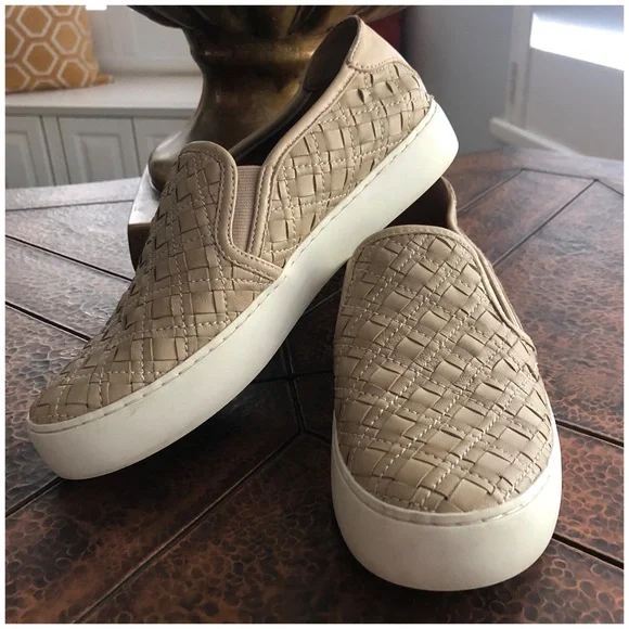 FRYE SLIP ONS SIZE 7.5 - Picture 1 of 13